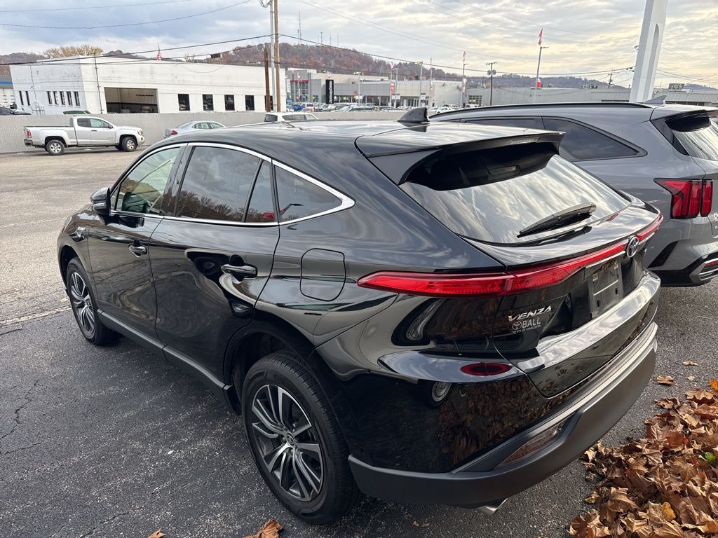 2021 Toyota Venza LE photo 4