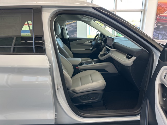 2025 Ford Explorer photo 23