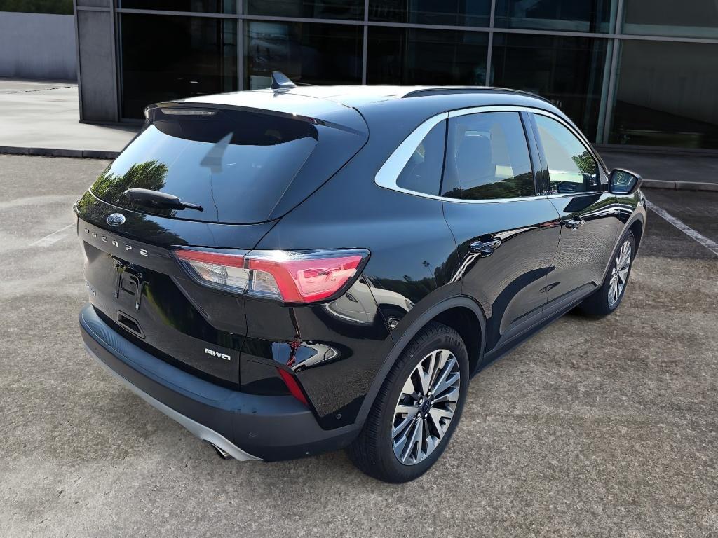 2021 Ford Escape Titanium photo 5
