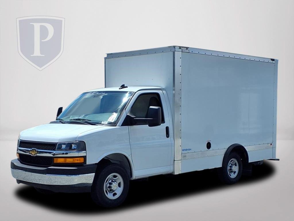 2024 Chevrolet Express Cutaway 3500 photo 3