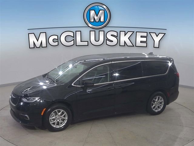 2024 Chrysler Pacifica Touring L's photo