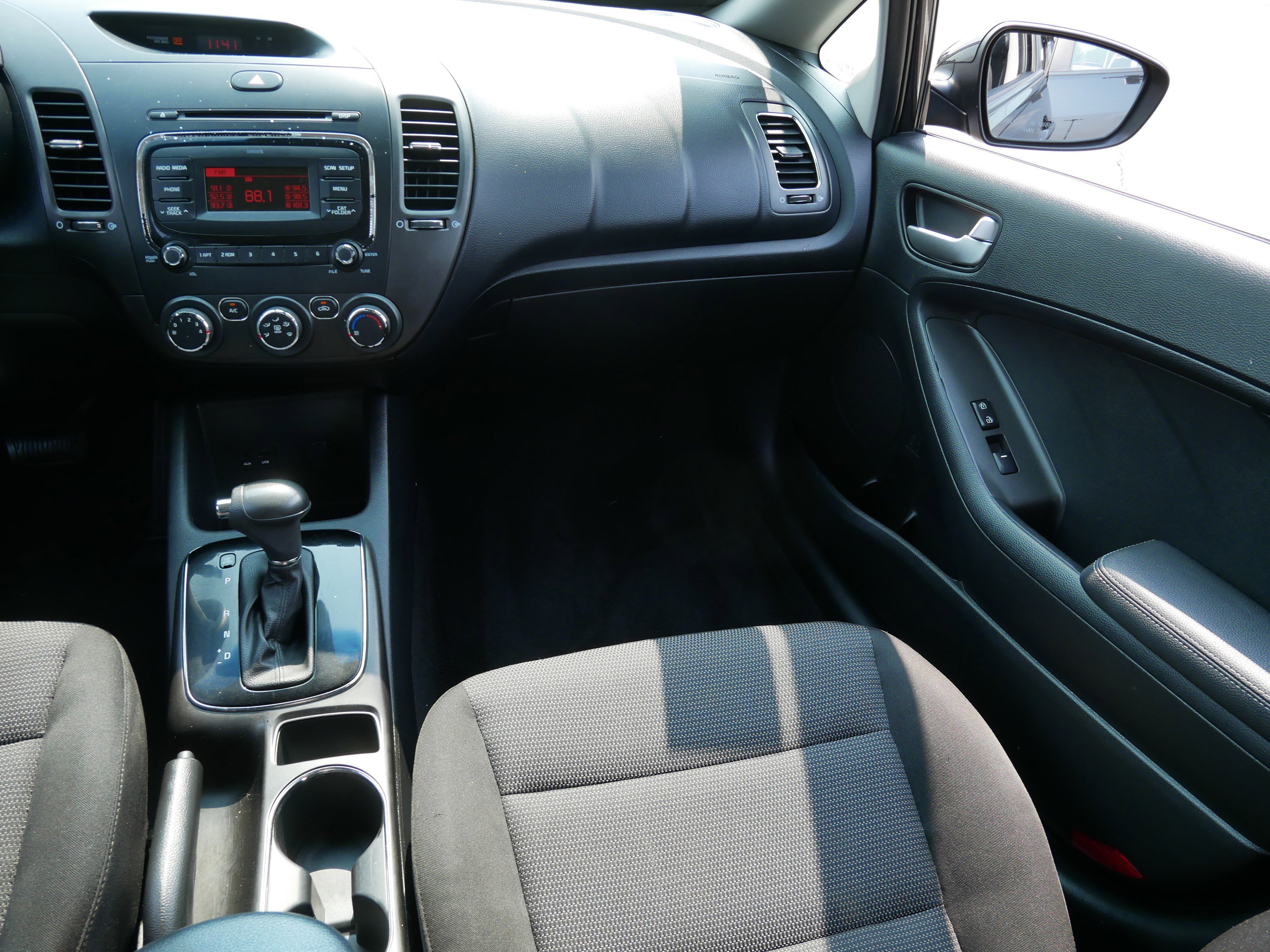 2018 Kia Forte LX Base photo 9