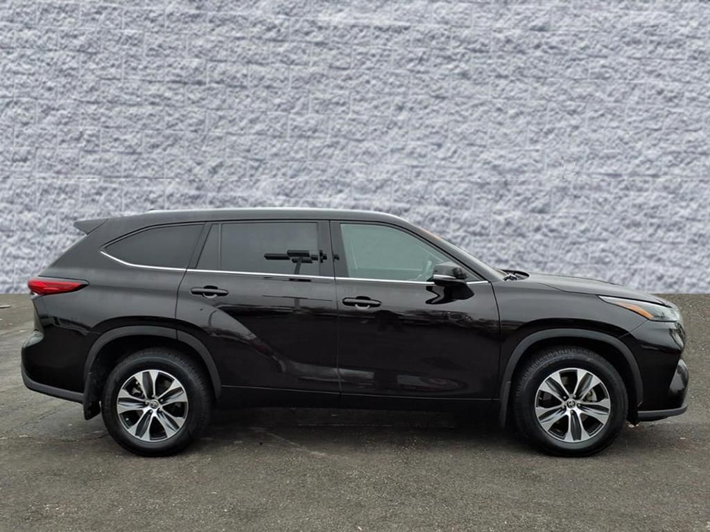 2022 TOYOTA HIGHLANDER - Image 2
