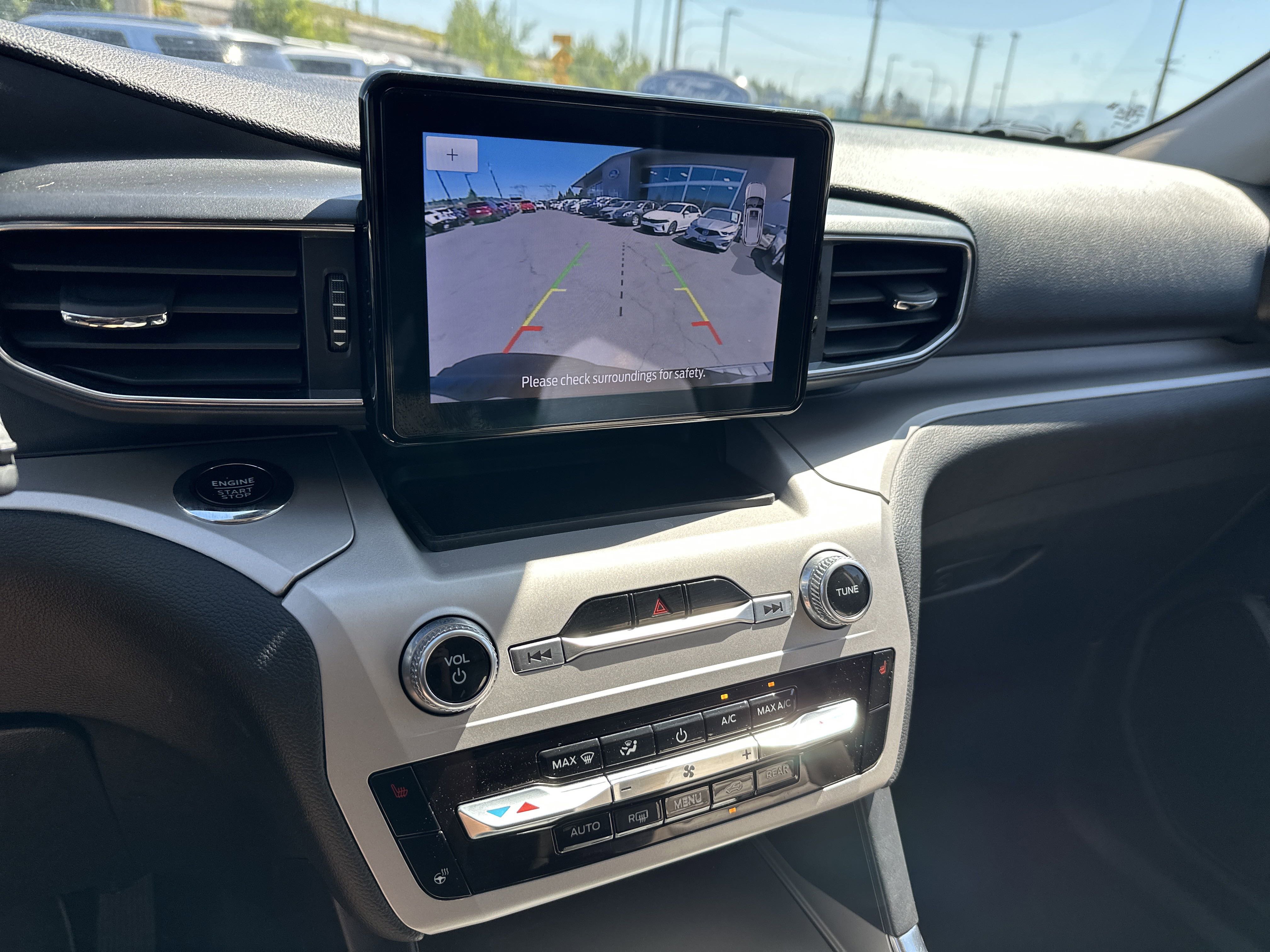 2023 Ford Explorer XLT photo 6