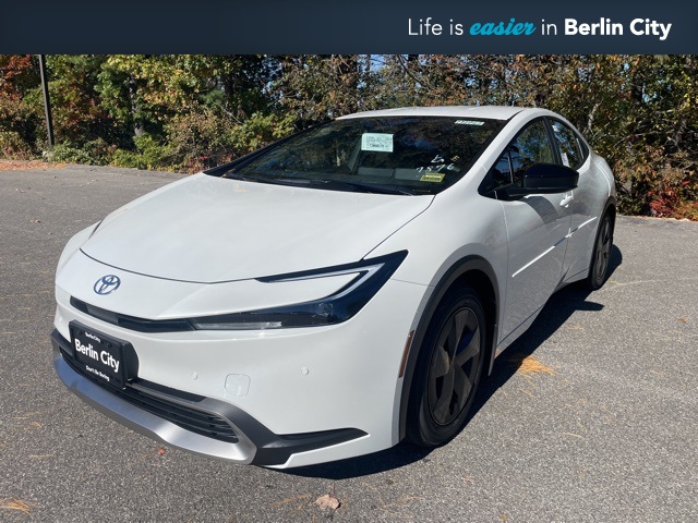 2026 Toyota Prius SE's photo