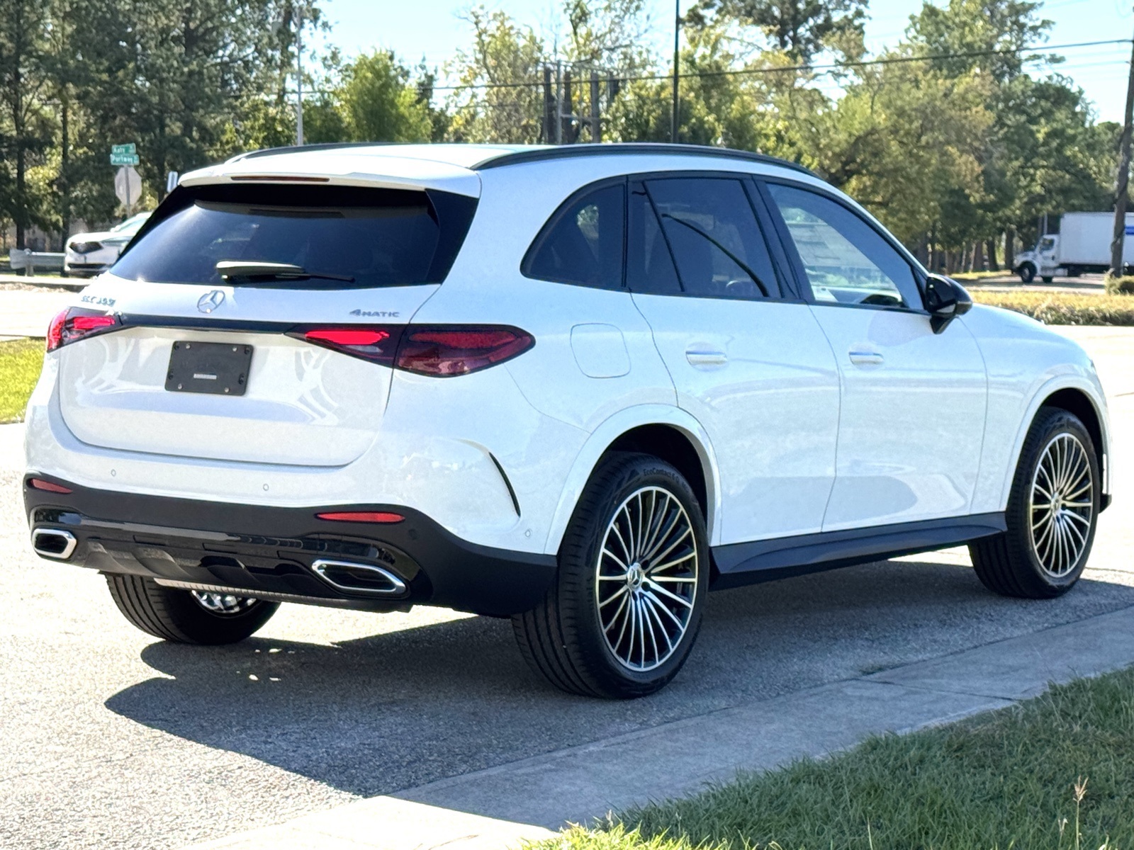 2026 Mercedes Benz GLC 300 4MATIC photo 3