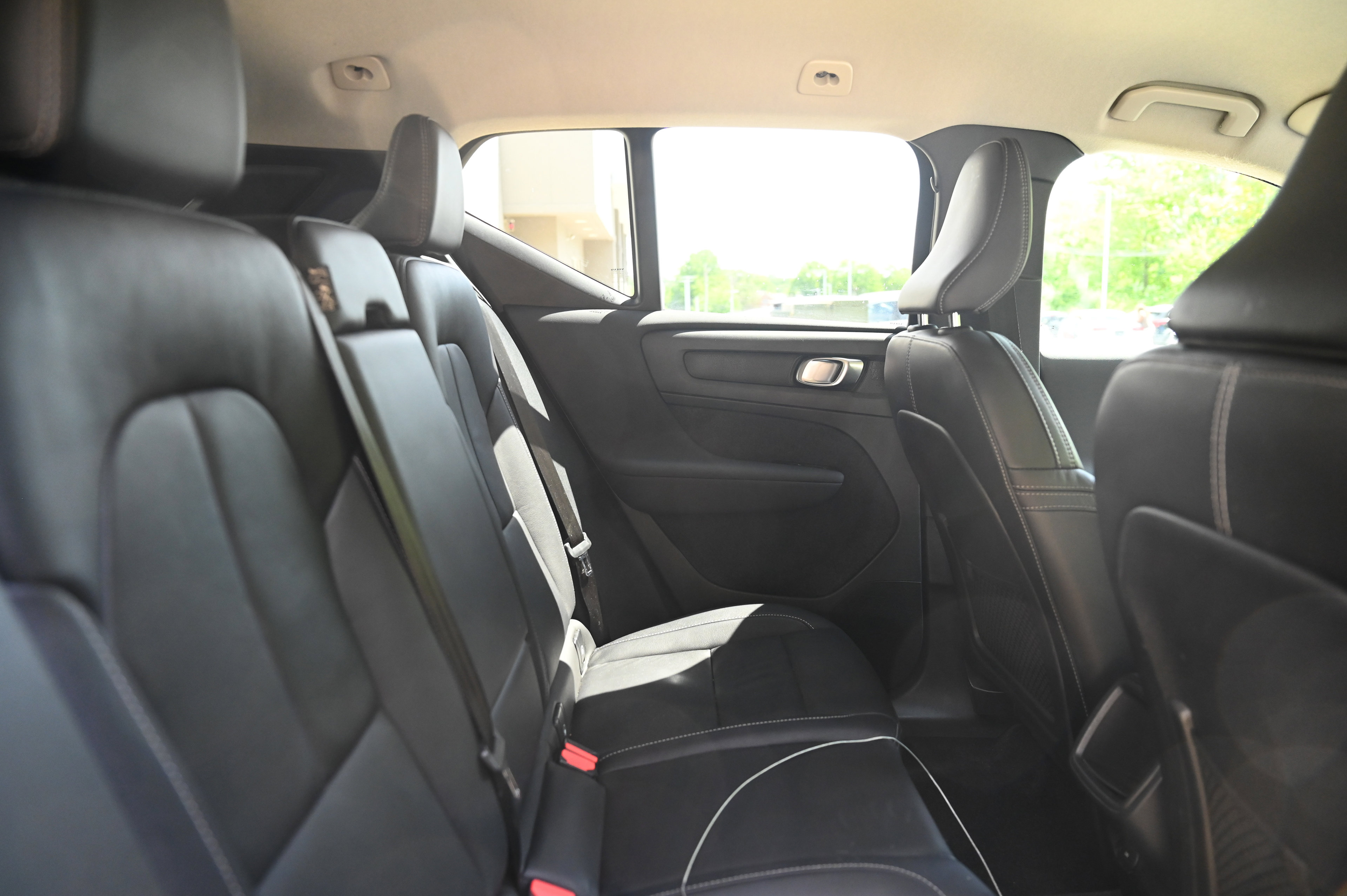 2022 Volvo XC40 Momentum photo 23