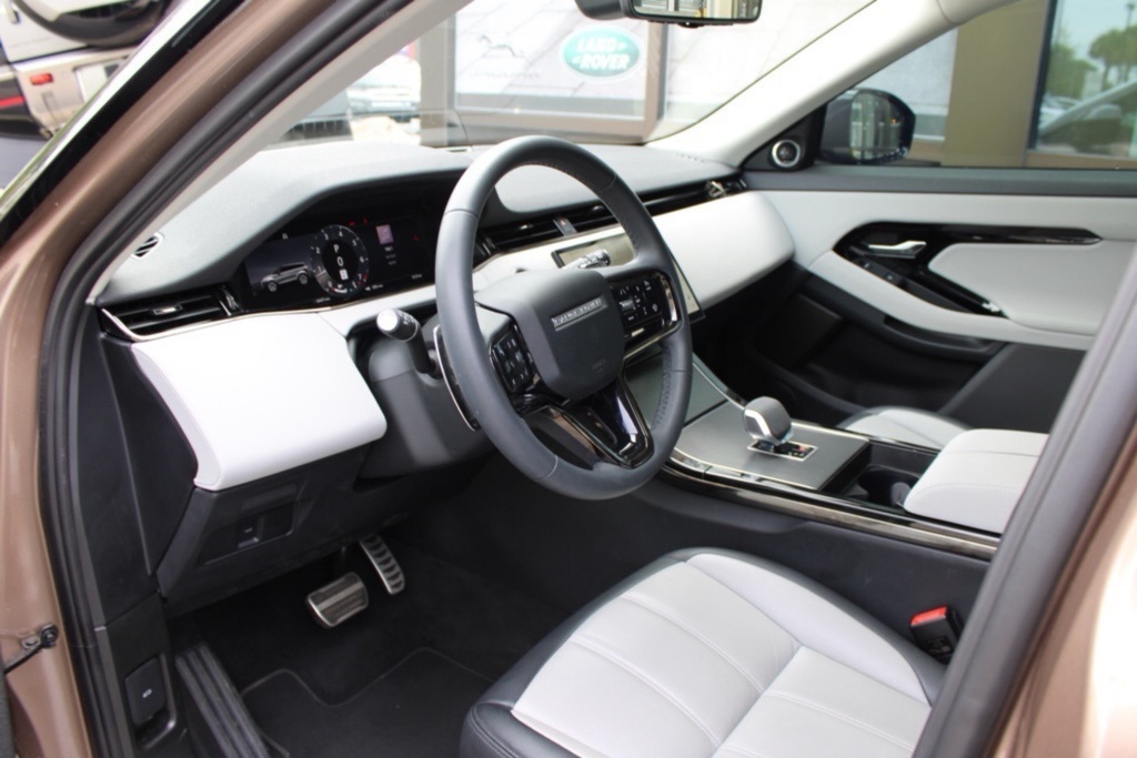 2024 Land Rover Range Rover Evoque Dynamic SE photo 12