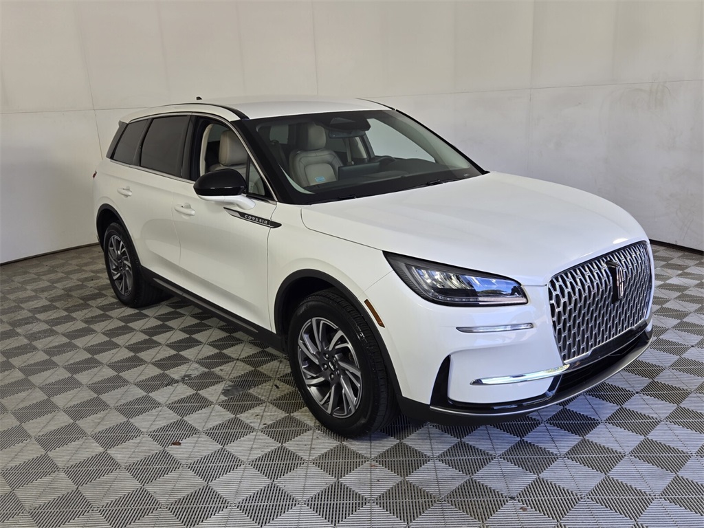 2023 Lincoln Corsair Standard photo 2