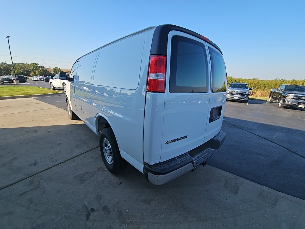 2025 Chevrolet Express Cargo 2500 photo 3