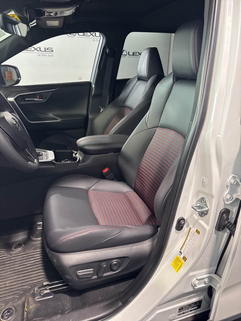 2025 Toyota RAV4 Hybrid XSE photo 33