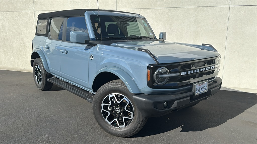 2023 Ford Bronco 4-Door Outer Banks's photo