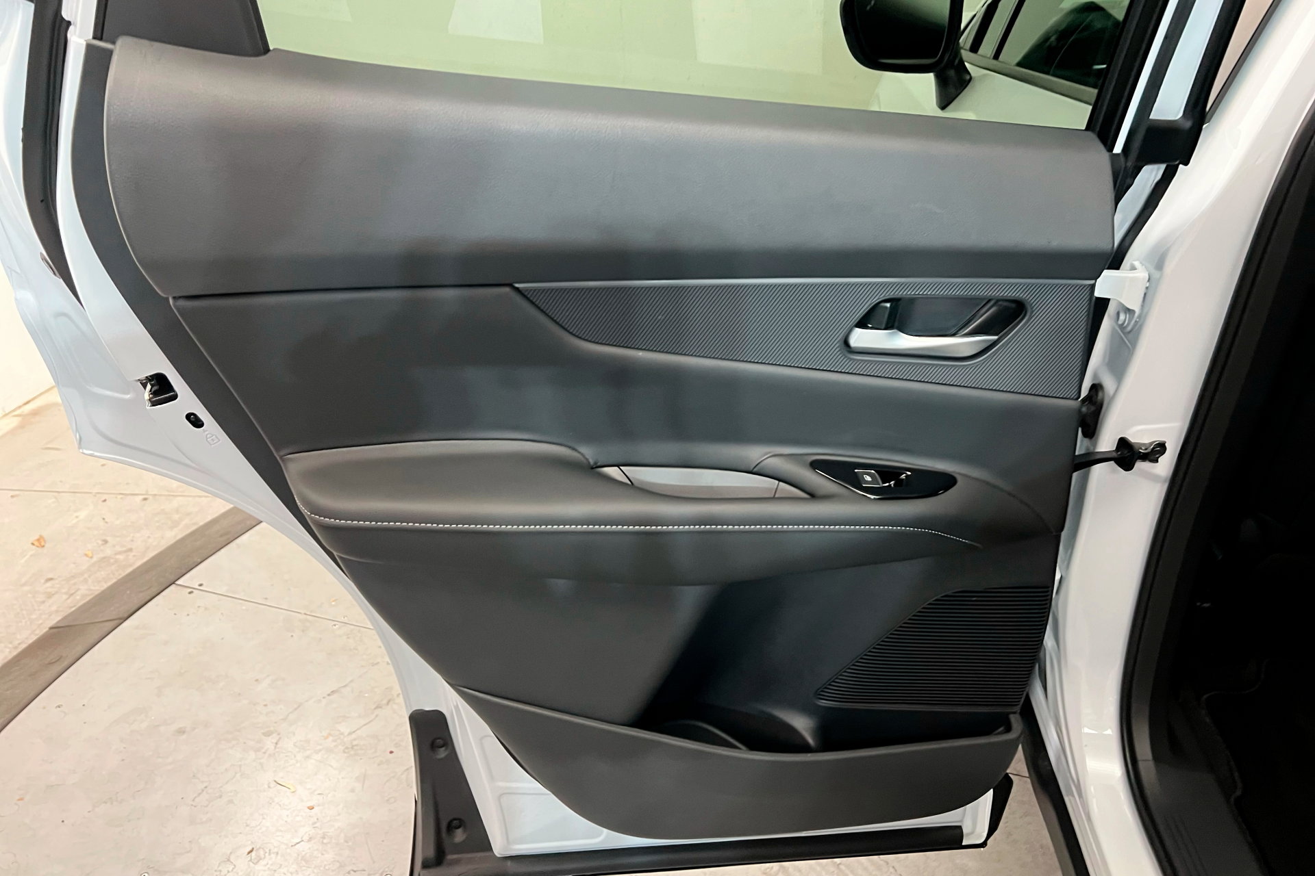 2025 Nissan Murano SV photo 18