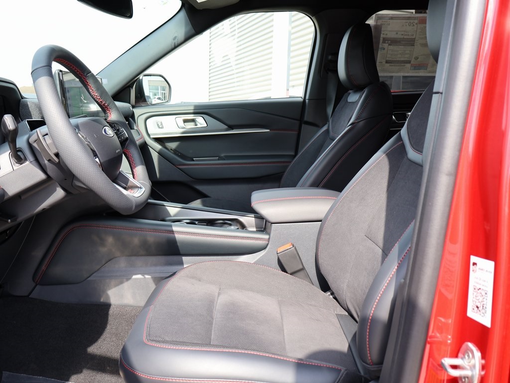 2025 Ford Explorer ST photo 22