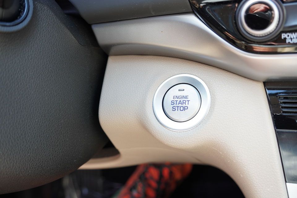 2020 Hyundai Elantra Limited photo 26