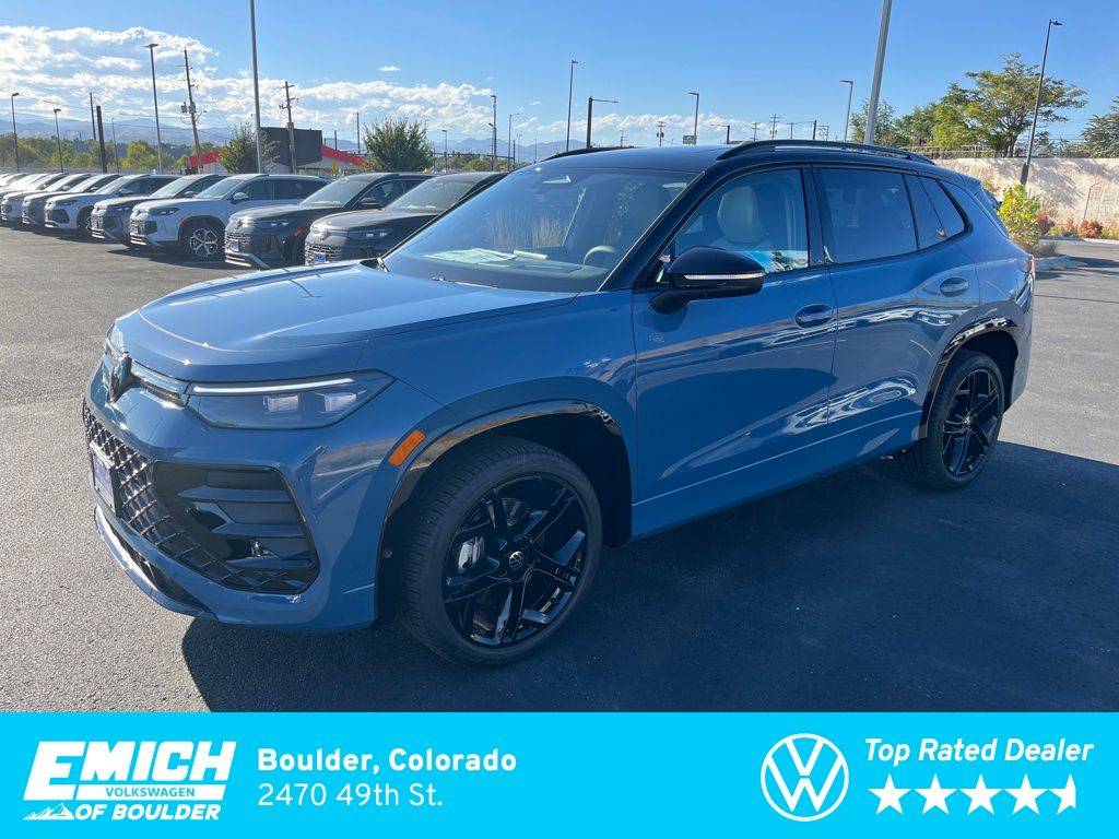 2025 Volkswagen Tiguan SE R-LINE BLACK's photo