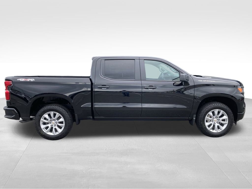 2025 Chevrolet Silverado 1500 Custom photo 4