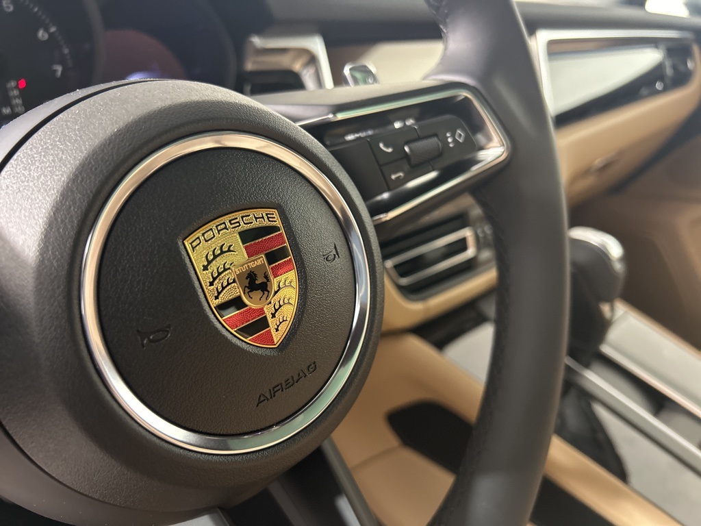2025 Porsche Macan T photo 11