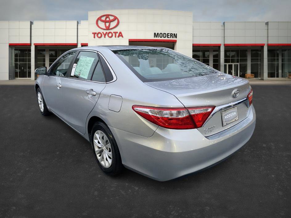 2017 Toyota Camry LE photo 3