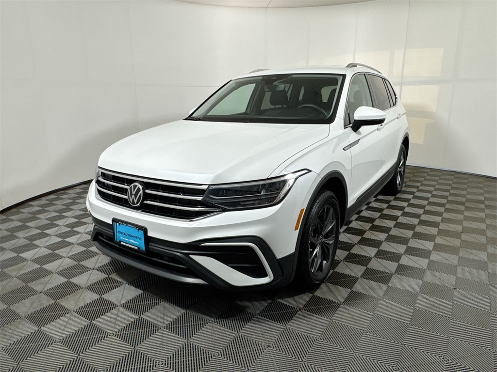 2023 Volkswagen Tiguan SE's photo