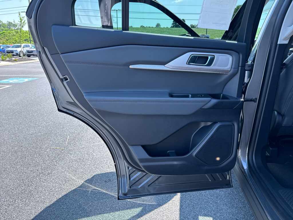 2025 Ford Explorer photo 34