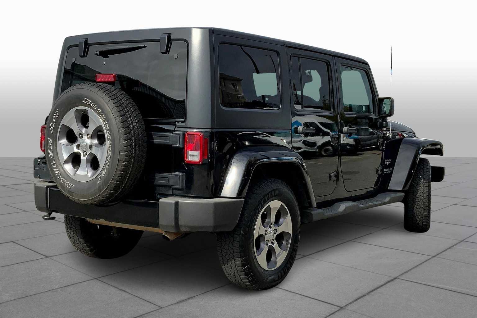 2016 Jeep Wrangler Unlimited Sahara photo 12