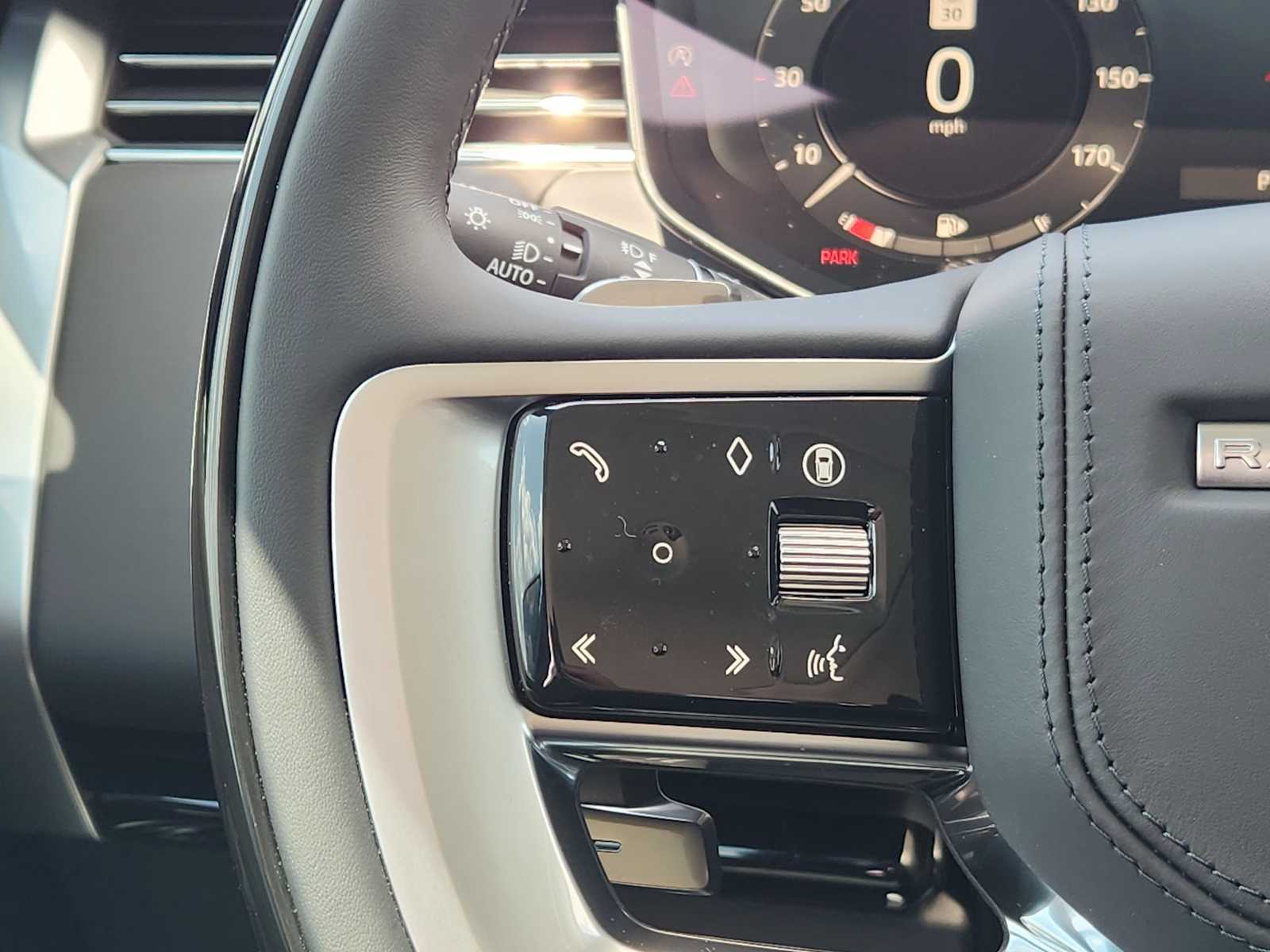 2025 Land Rover Range Rover SE photo 21