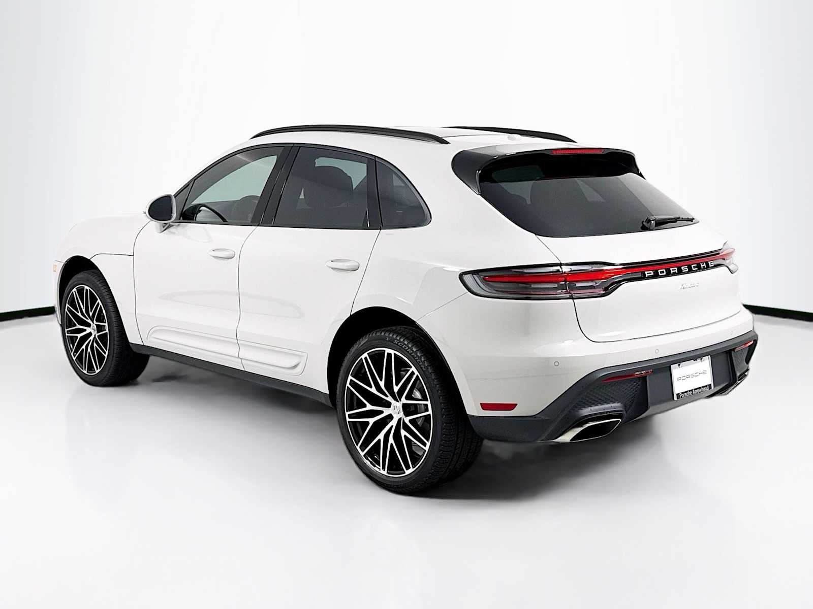 2025 Porsche Macan T photo 3