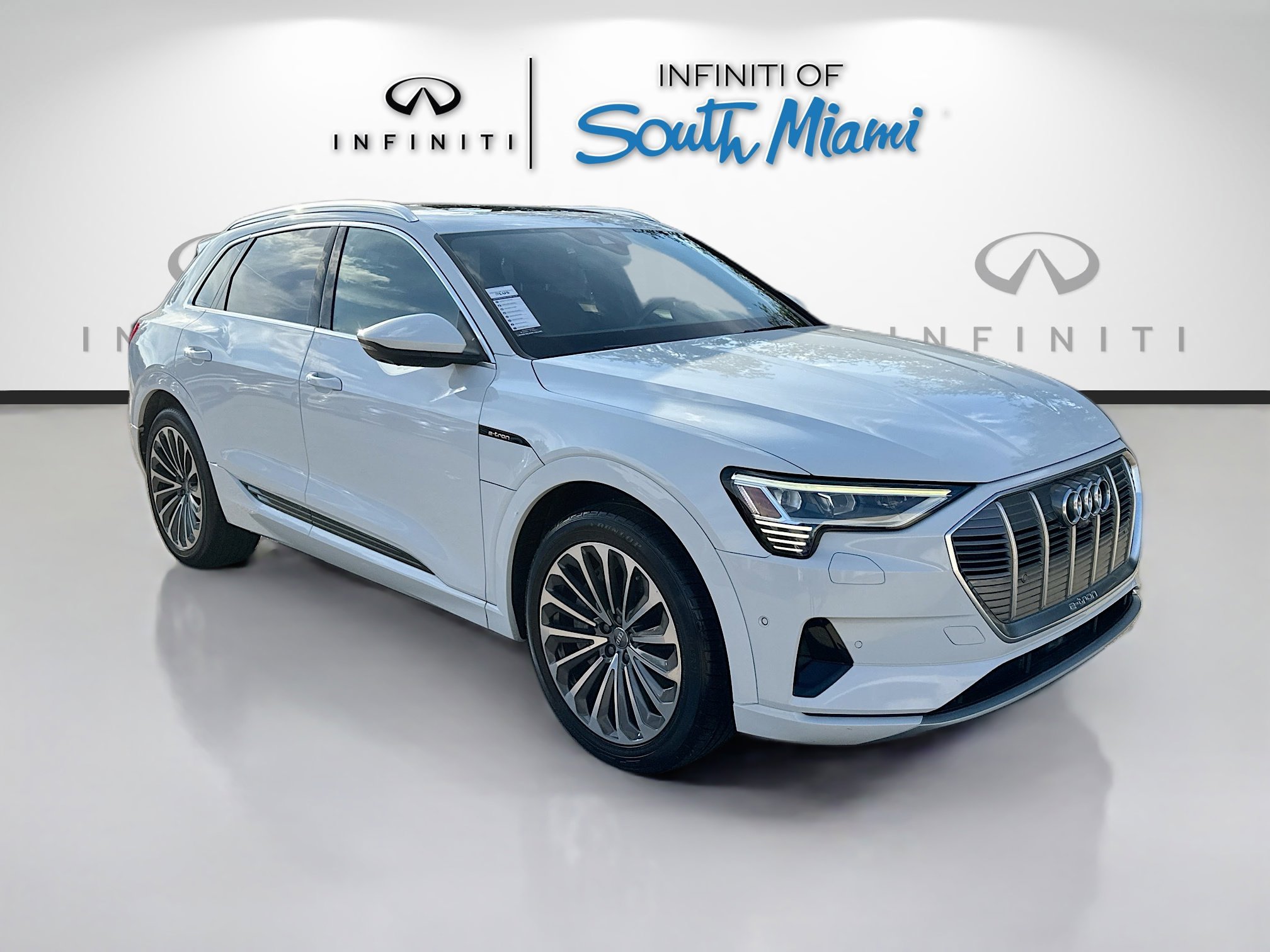 2019 Audi e-tron Prestige's photo