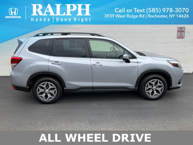 2023 Subaru Forester Premium's photo