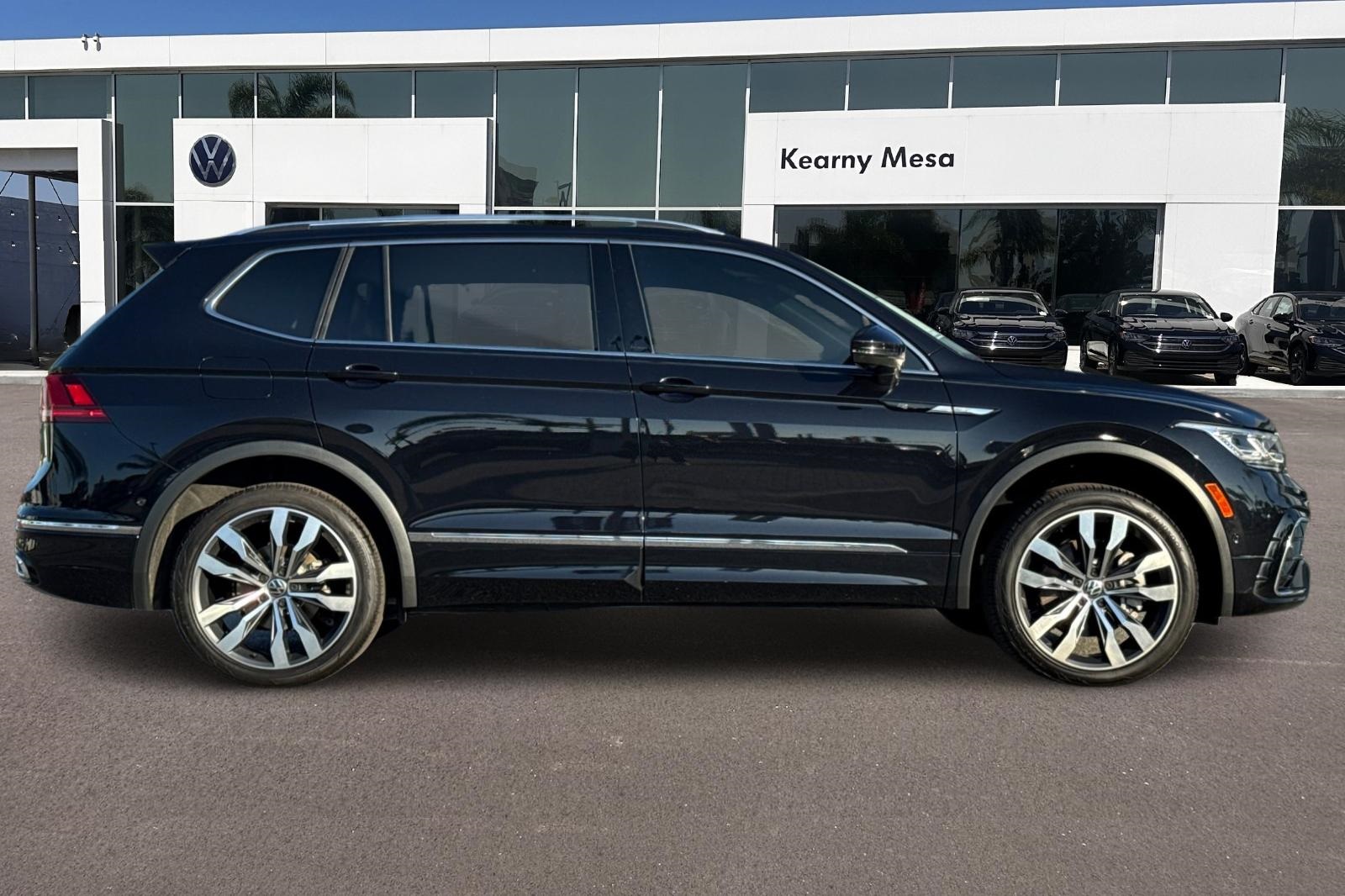 2022 Volkswagen Tiguan SEL Premium R-Line photo 3