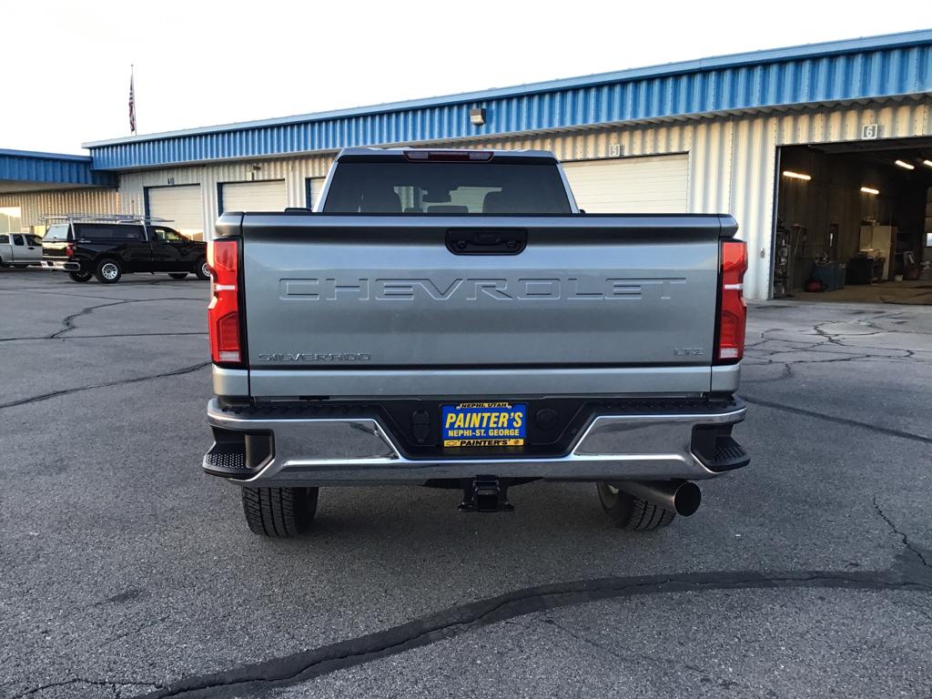 2025 Chevrolet Silverado 3500HD LTZ photo 4