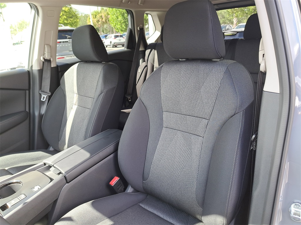 2026 Nissan Rogue SV photo 20