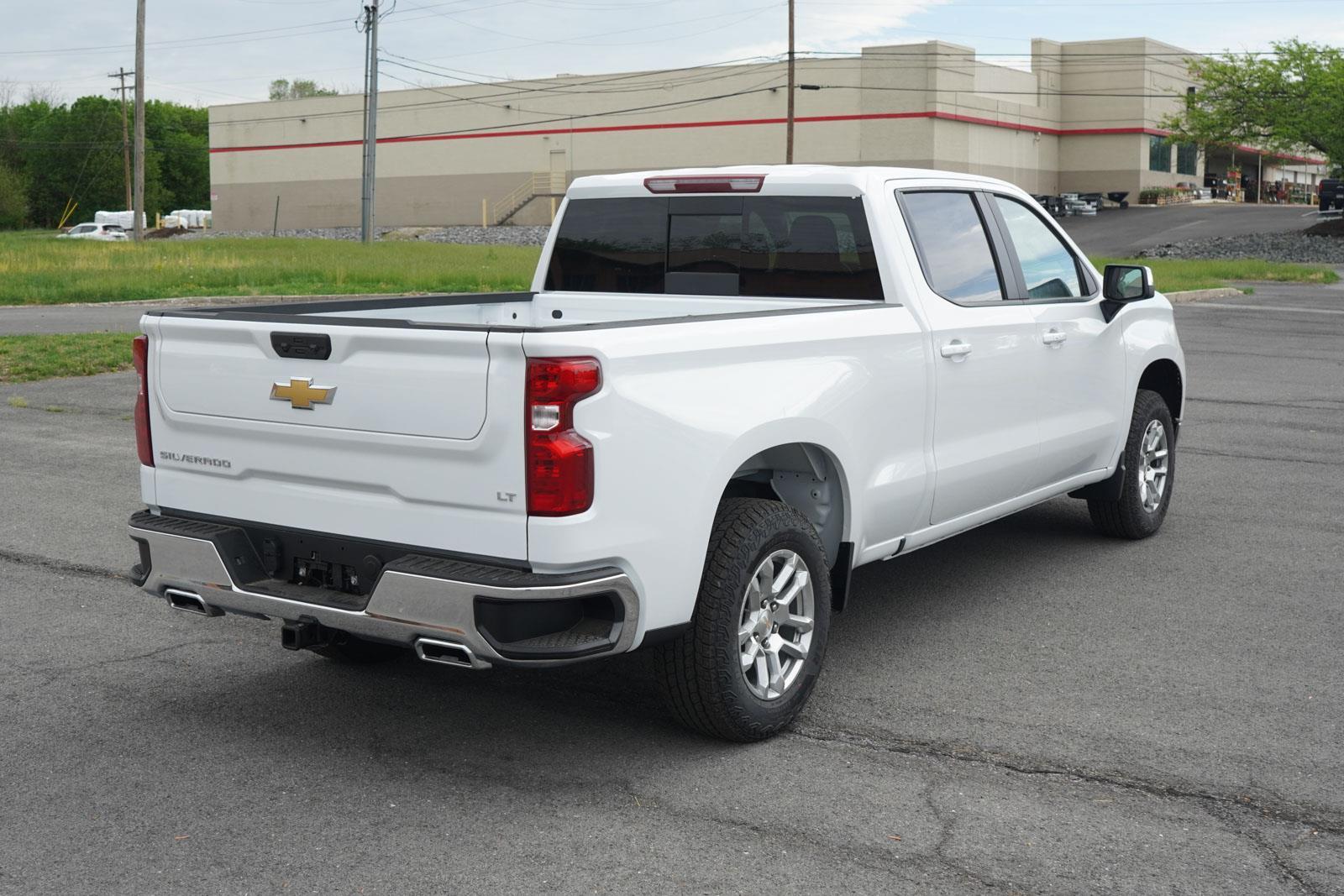 2025 Chevrolet Silverado 1500 LT photo 3