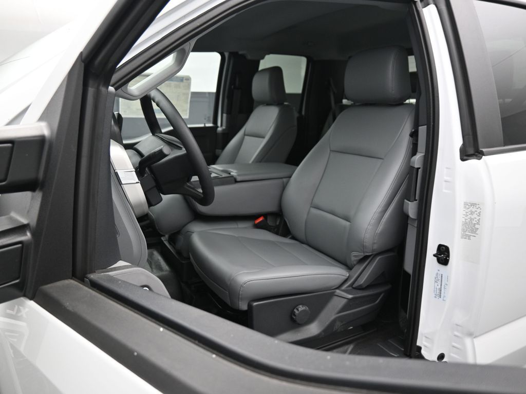 2025 Ford F-350 Super Duty XLT