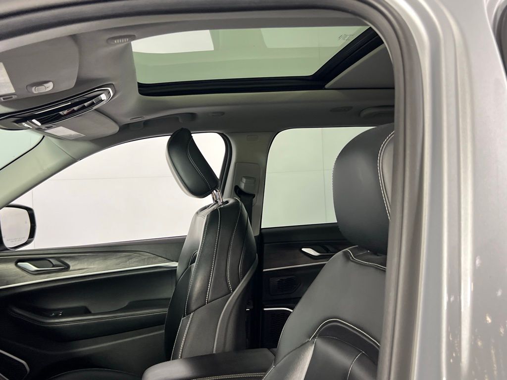 2023 Jeep Cherokee 4xe photo 17