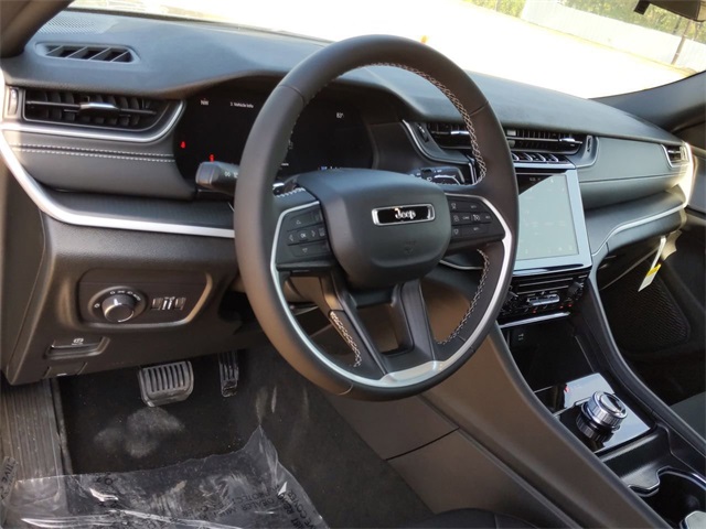2025 Jeep Grand Cherokee Laredo Altitude photo 11