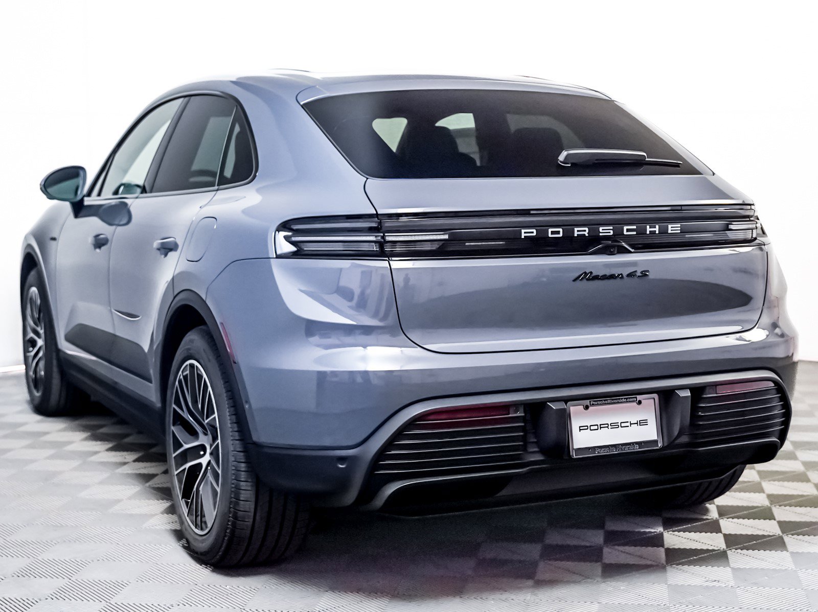 2025 Porsche Macan Electric photo 3