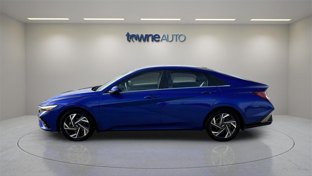 2024 Hyundai Elantra SEL Convenience photo 2
