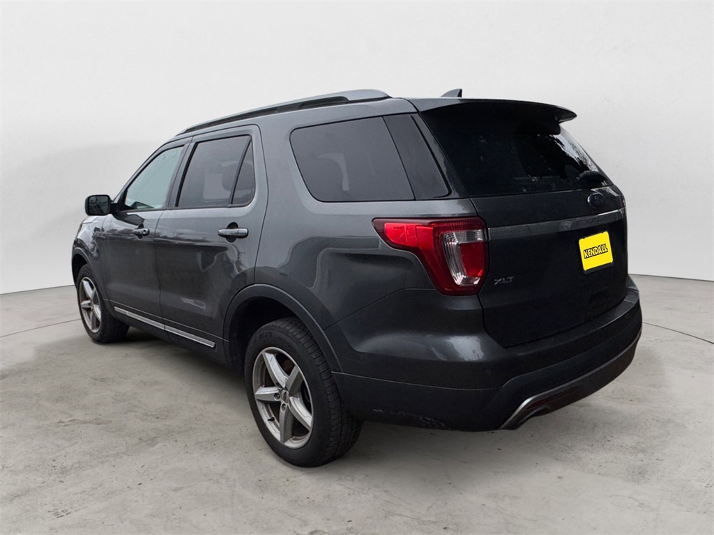 2017 Ford Explorer XLT photo 2