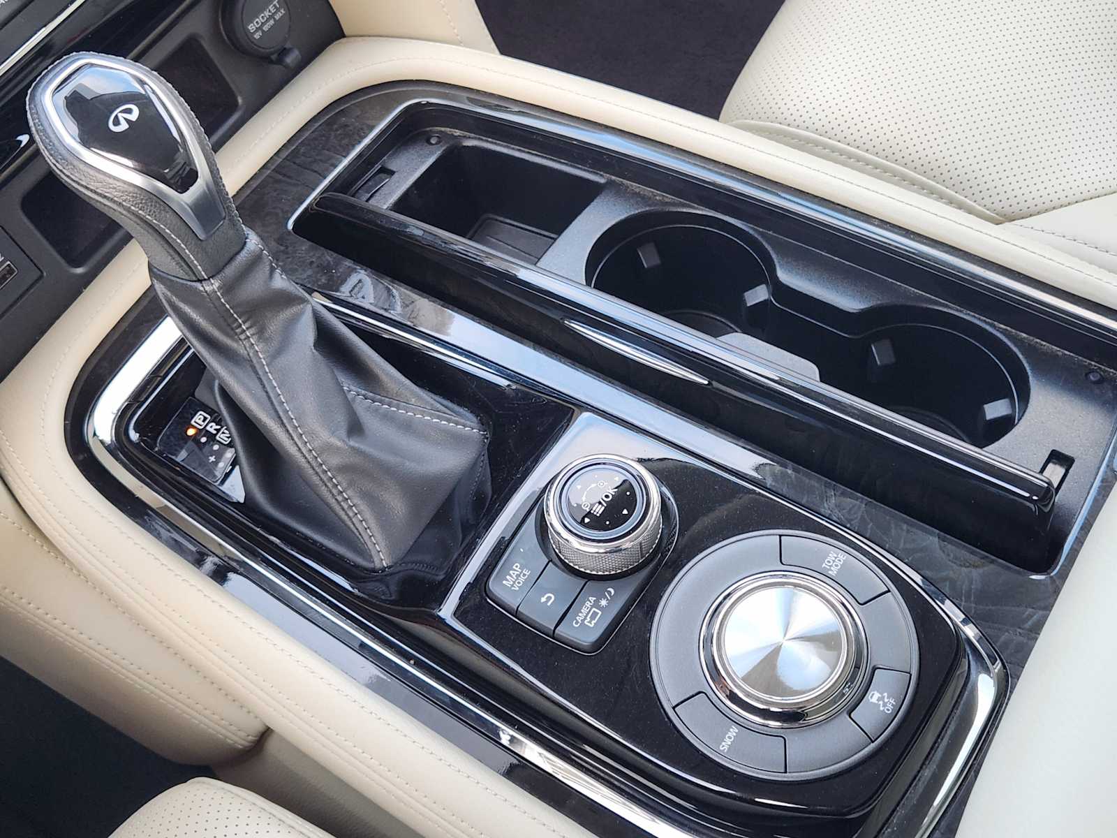2020 Infiniti QX80 Luxe photo 18