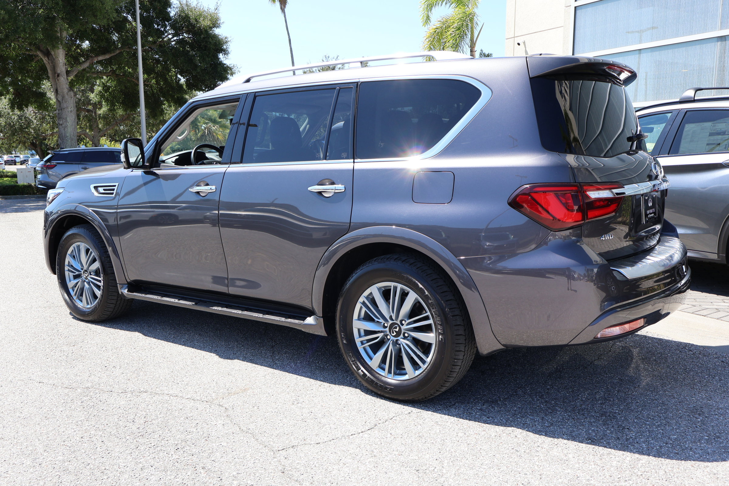 2024 Infiniti QX80 Luxe photo 6