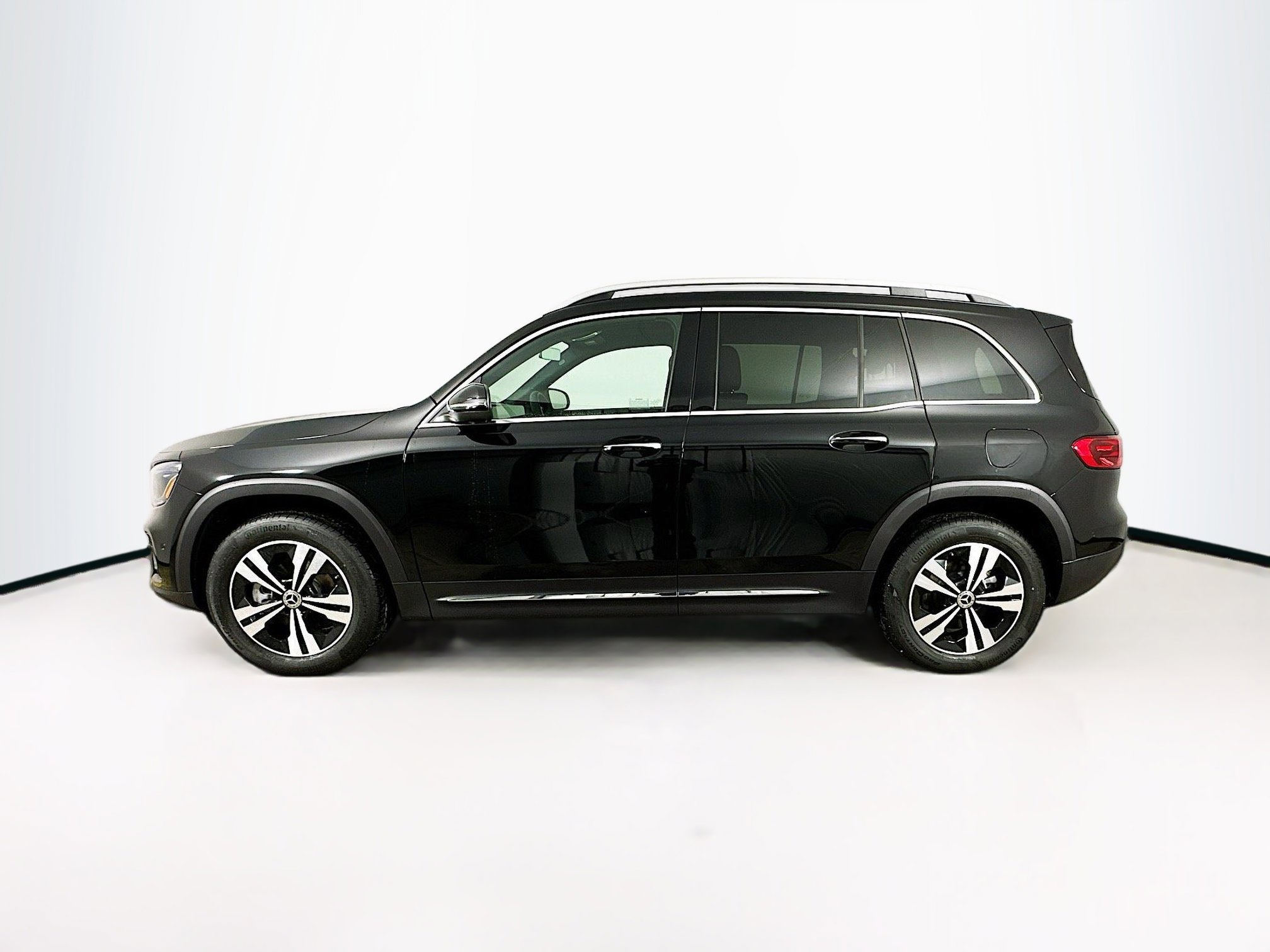 2025 Mercedes Benz GLB 250 4MATIC photo 4
