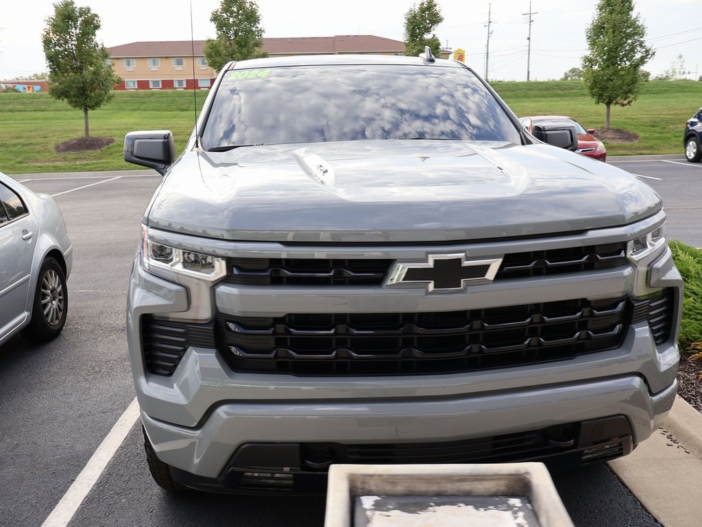 2024 Chevrolet Silverado 1500 RST photo 3