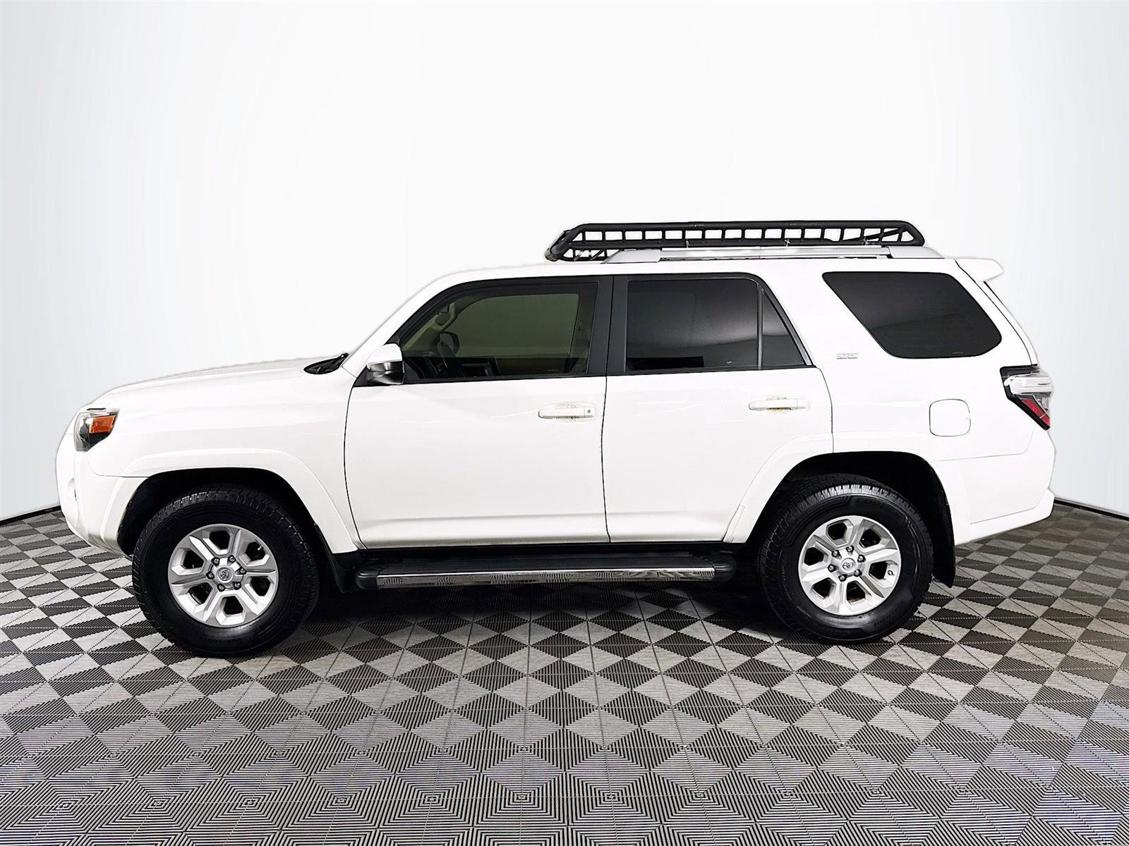 2015 Toyota 4Runner SR5 photo 3