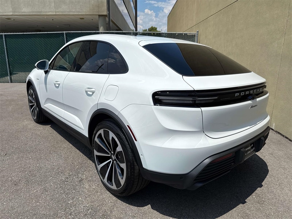 2025 Porsche Macan Electric photo 3