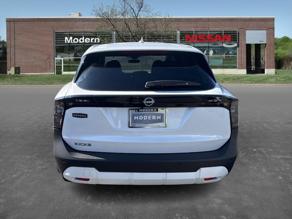 2025 Nissan Kicks SV photo 2