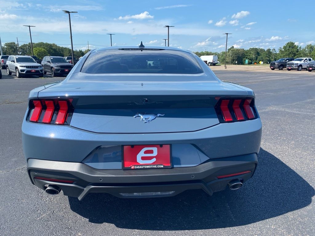 2025 Ford Mustang EcoBoost photo 6