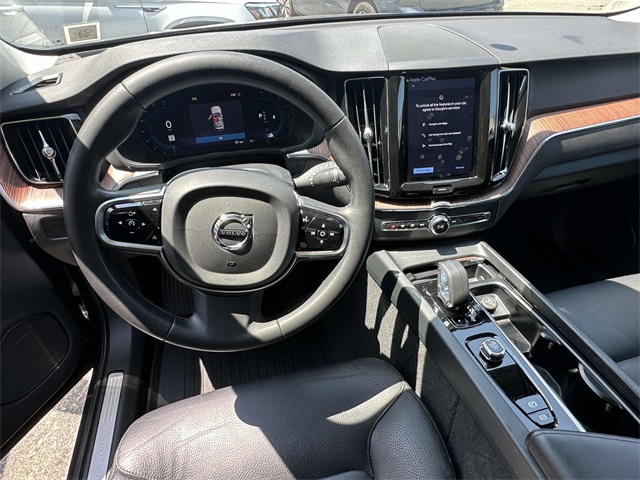2023 Volvo XC60 B5 Plus photo 12