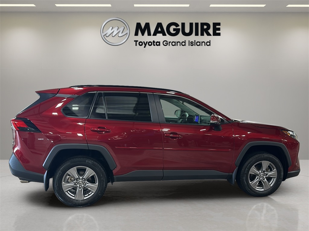 2024 Toyota RAV4 XLE photo 2